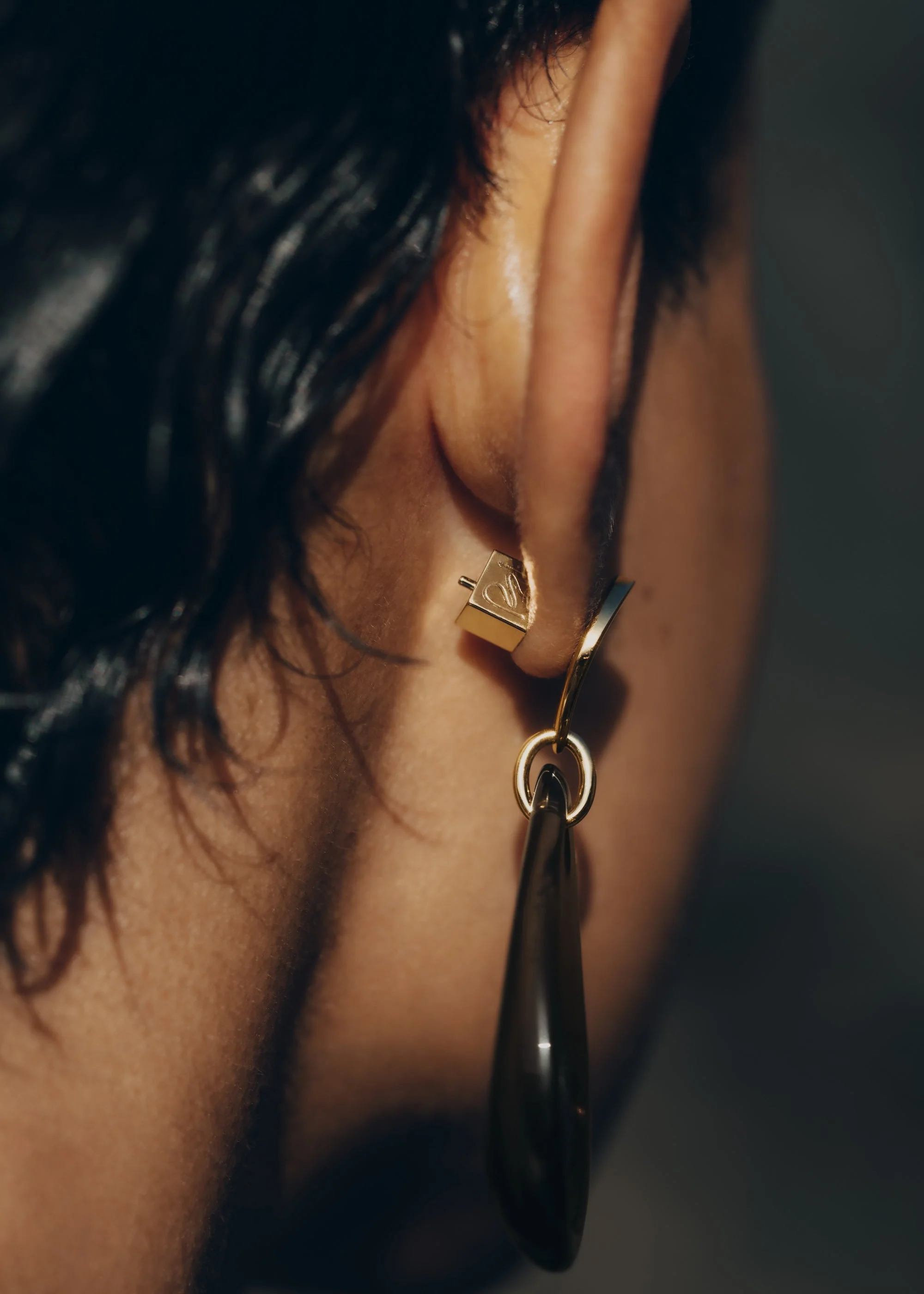 Naé Drop Earrings - Smoked glass - Image 4